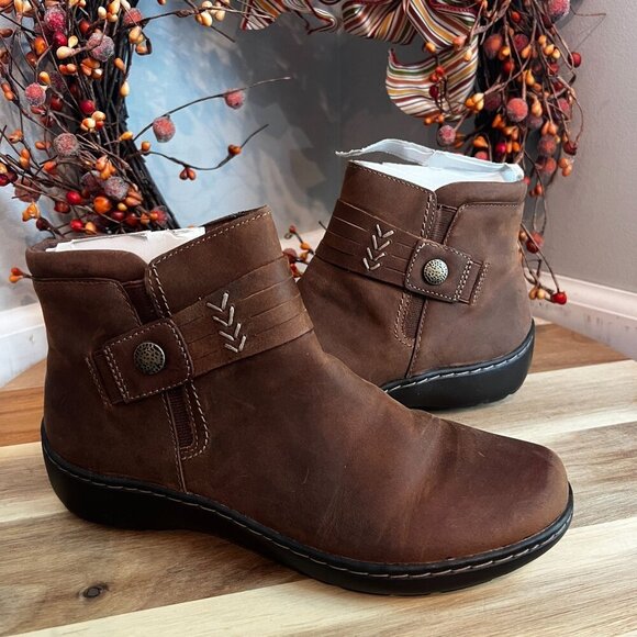 Clarks Womens Cora Rae Ankle Boot Sz 7M in Dark Tan Leather 67757 - Picture 1 of 10